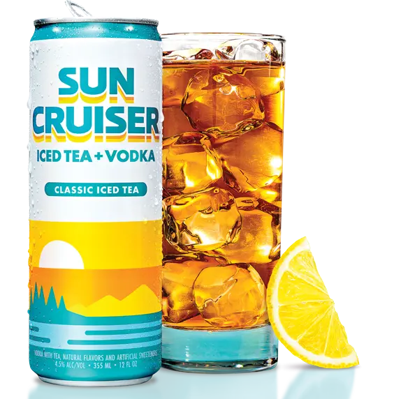 Sun Cruiser Classic Iced Tea Can next to a full glass with ice and a lemon wedge